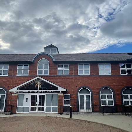 Charming Modern Apartment Near London Heathrow Feltham 외부 사진
