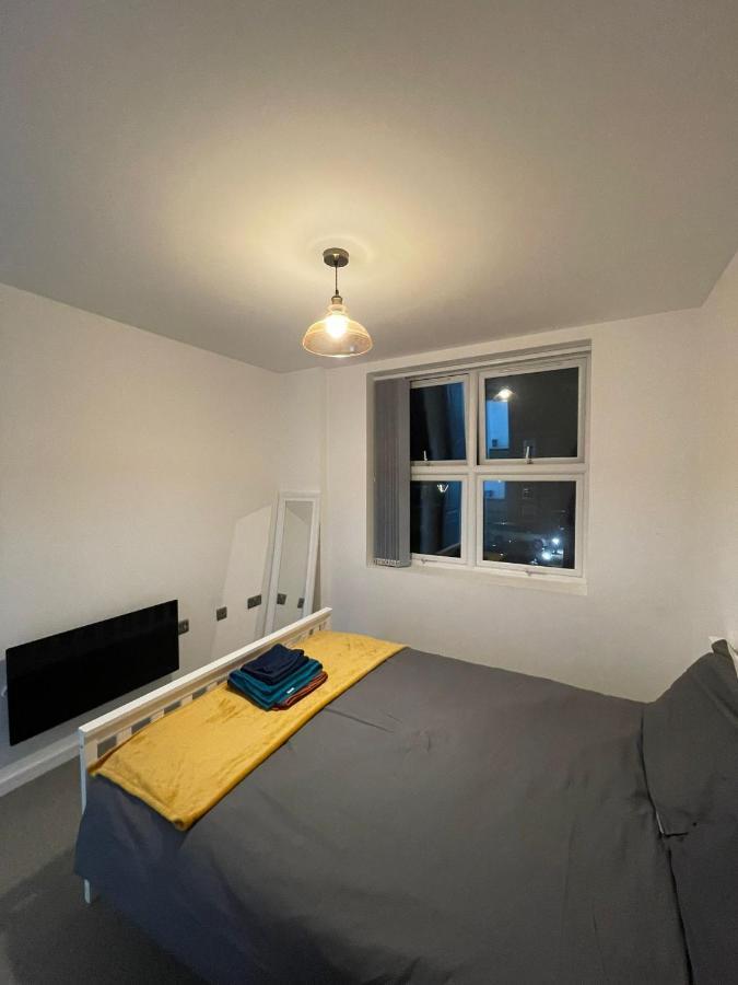 Charming Modern Apartment Near London Heathrow Feltham 외부 사진