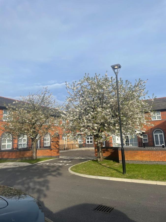 Charming Modern Apartment Near London Heathrow Feltham 외부 사진