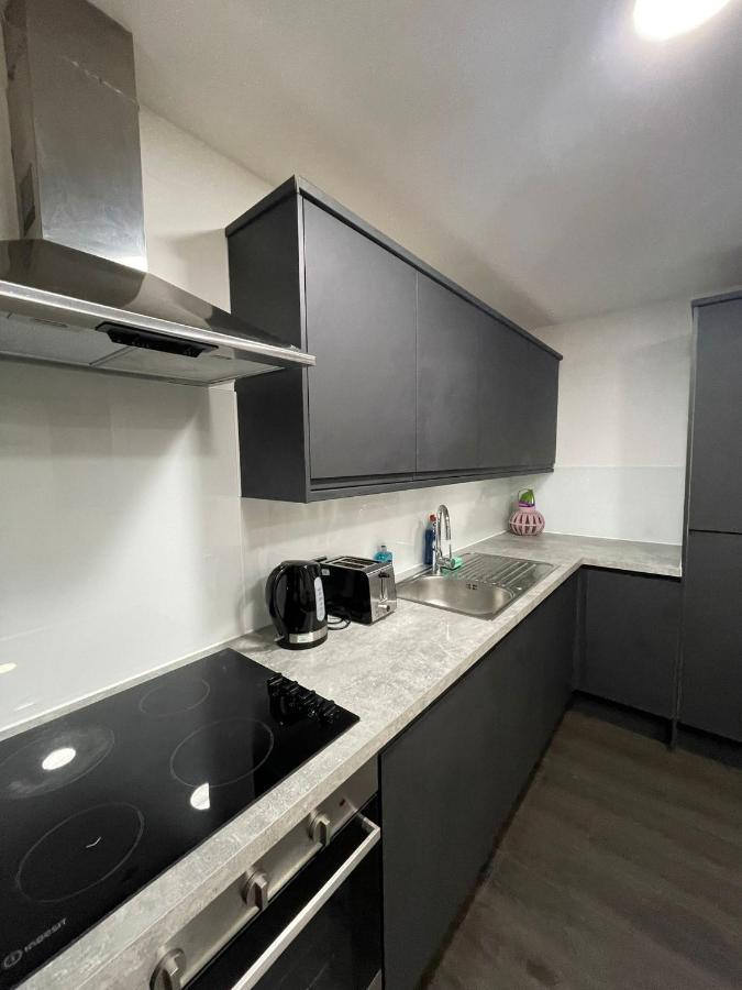 Charming Modern Apartment Near London Heathrow Feltham 외부 사진